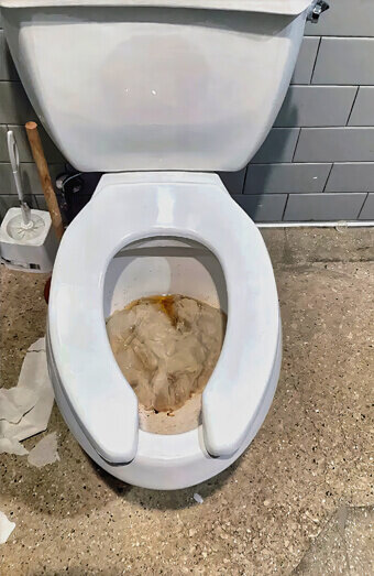 https://blockeddrainswilletton.com.au/uploads/2025/07/blocked-toilet-27776.jpg
